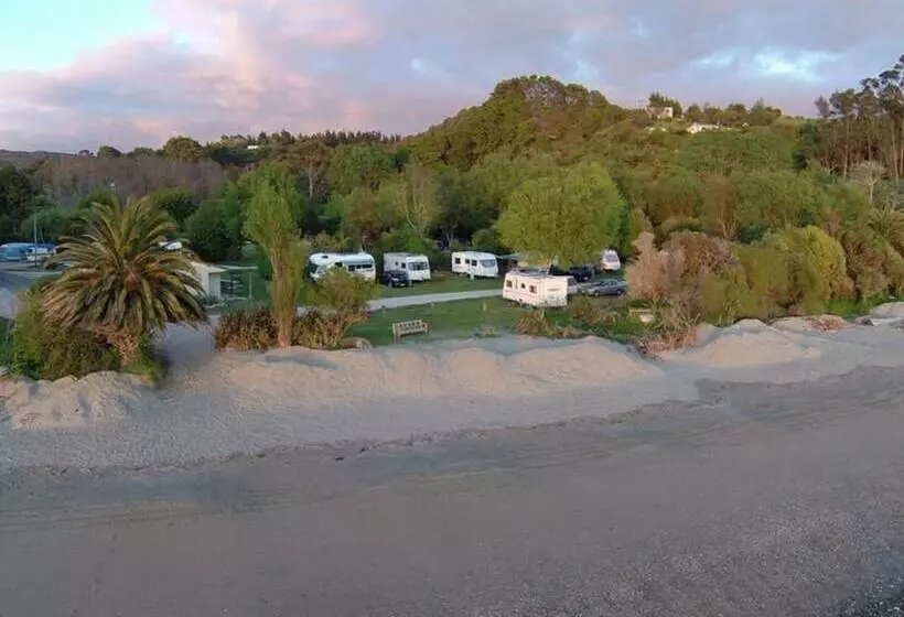 Lomakeskus Golden Bay Holiday Park