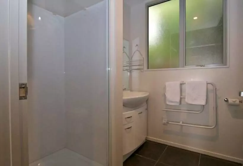 Lomakeskus Golden Bay Holiday Park