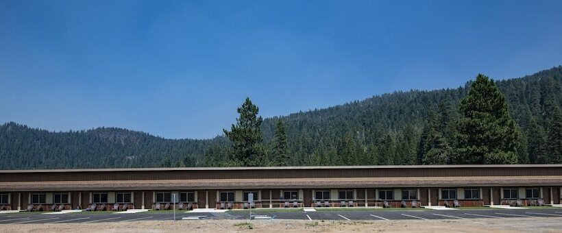 Хостел The Village At Highlands Ranch