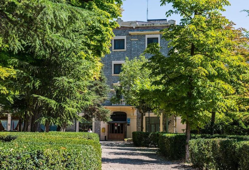 هتل Balneari De Vallfogona