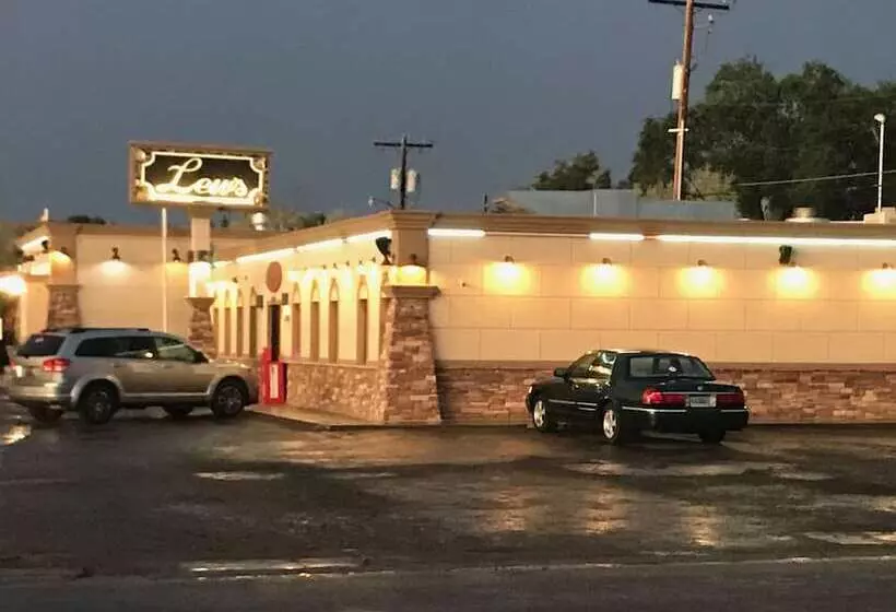 Hotelli Economy Guest Village And Apartments