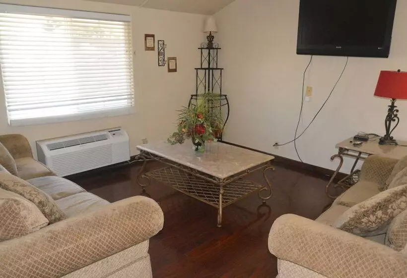 Hotelli Economy Guest Village And Apartments