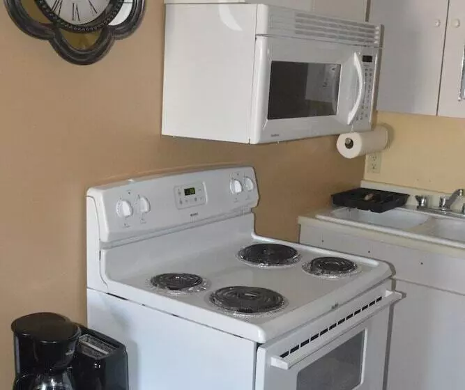 Hotelli Economy Guest Village And Apartments