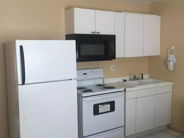 Hotelli Economy Guest Village And Apartments