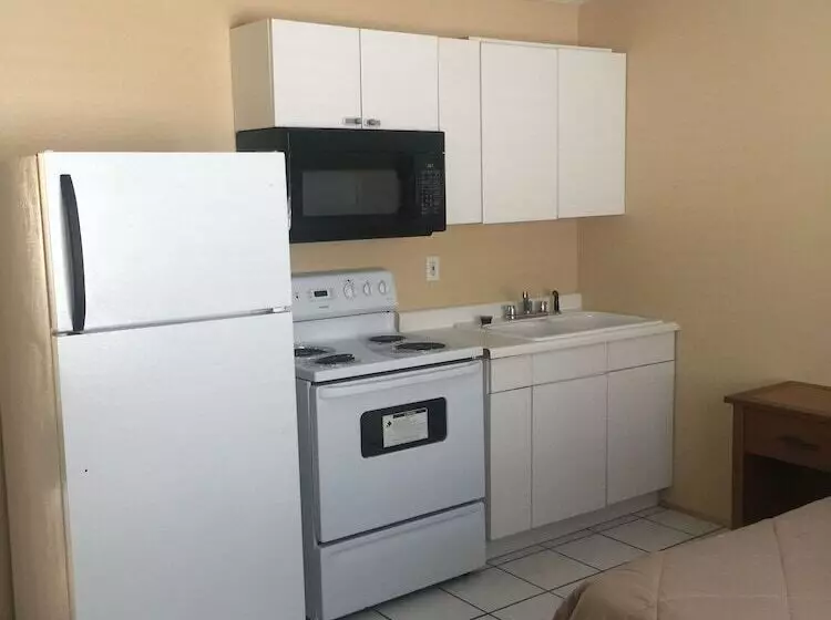 Hotelli Economy Guest Village And Apartments