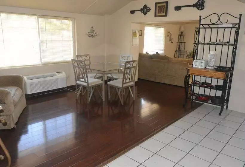 Hotelli Economy Guest Village And Apartments