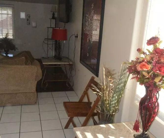 Hotelli Economy Guest Village And Apartments