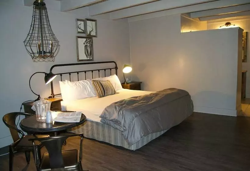 Hotelli Pendaries Village Lodge