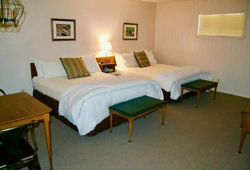 Hotelli Pendaries Village Lodge