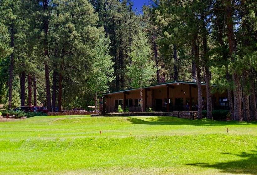 בית מלון כפרי Pendaries Village Lodge