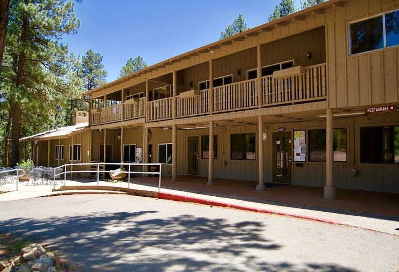 בית מלון כפרי Pendaries Village Lodge