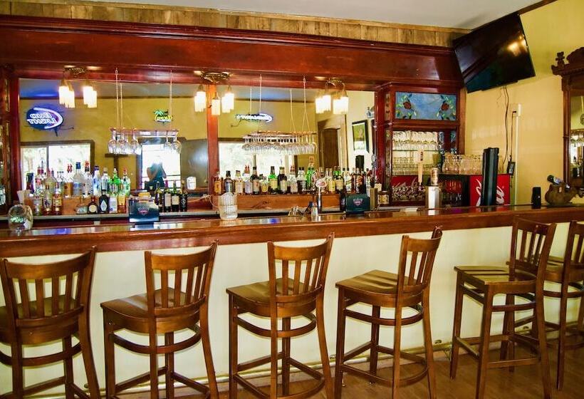 בית מלון כפרי Pendaries Village Lodge