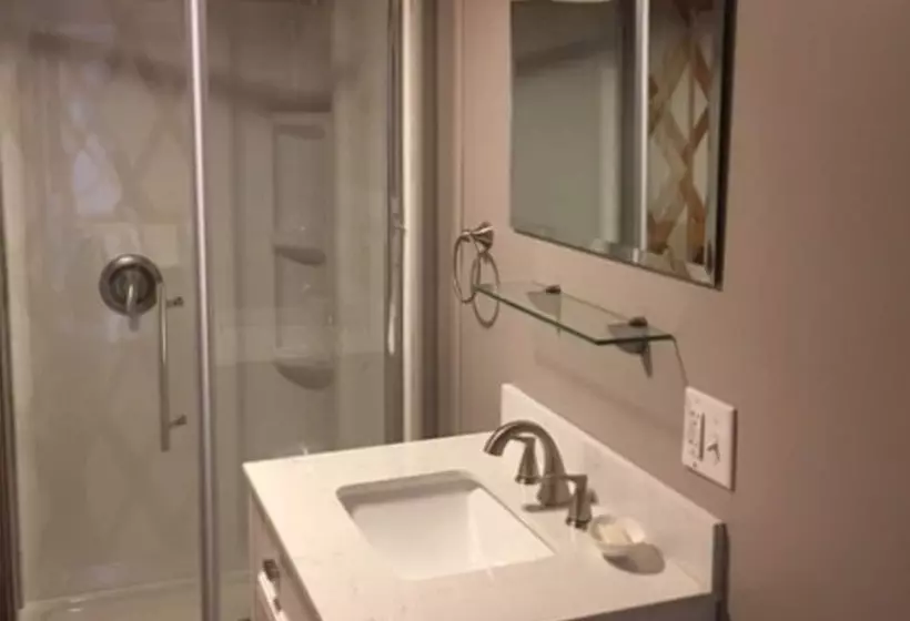 Hotelli Plum Point Lodge