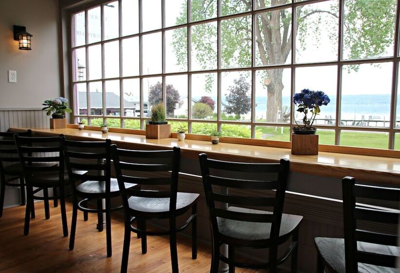 בית מלון כפרי Plum Point Lodge