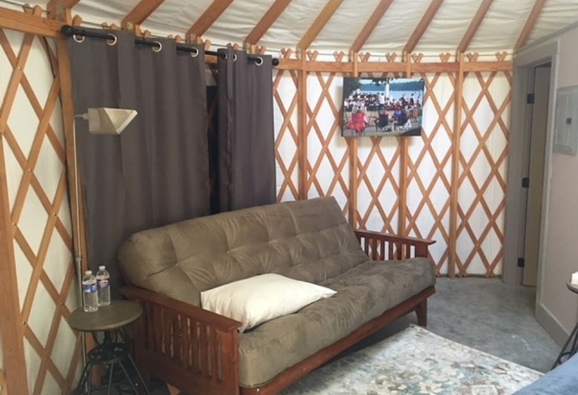 בית מלון כפרי Plum Point Lodge