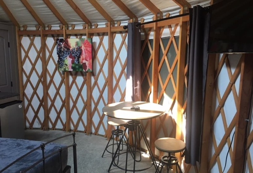 בית מלון כפרי Plum Point Lodge