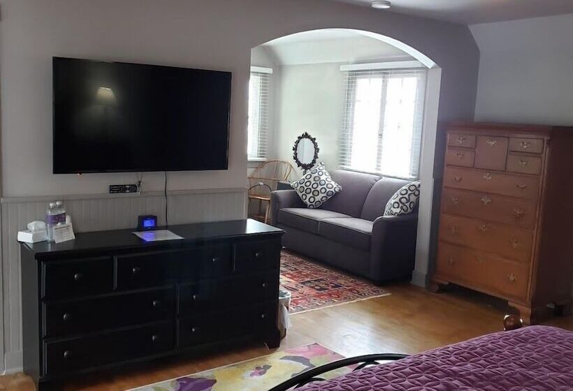 בית מלון כפרי Plum Point Lodge