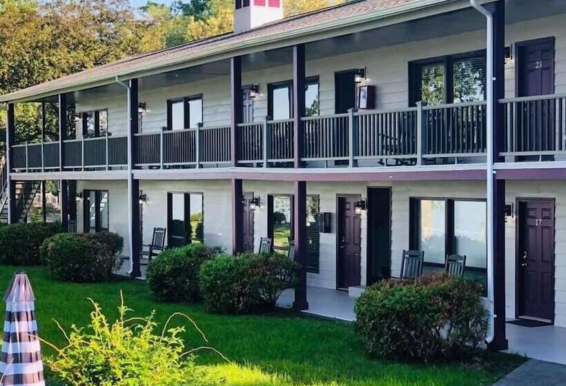 בית מלון כפרי Plum Point Lodge