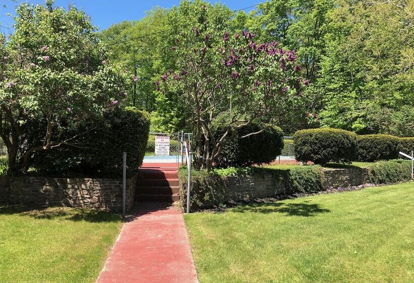 בית מלון כפרי Plum Point Lodge