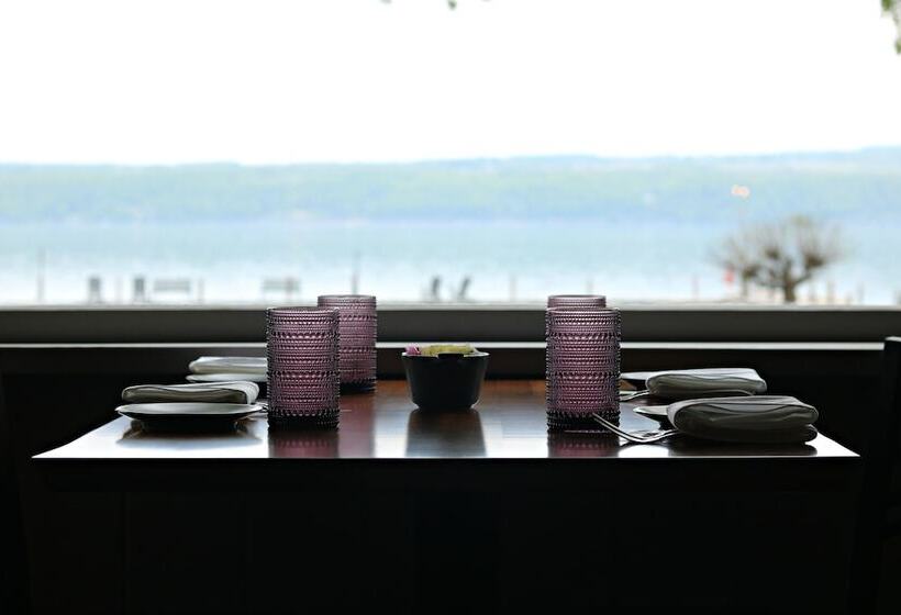 בית מלון כפרי Plum Point Lodge