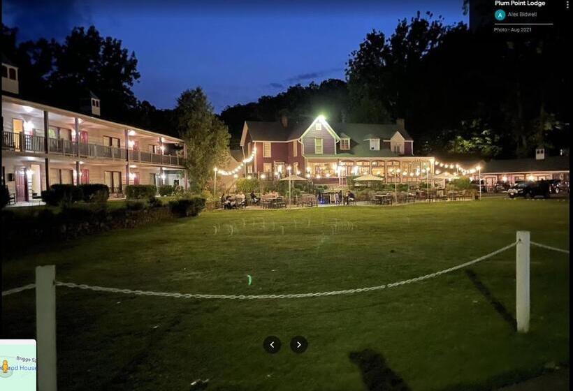 בית מלון כפרי Plum Point Lodge