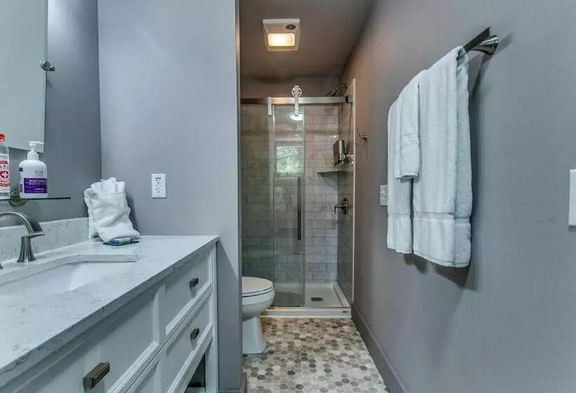 Hotelli Plum Point Lodge