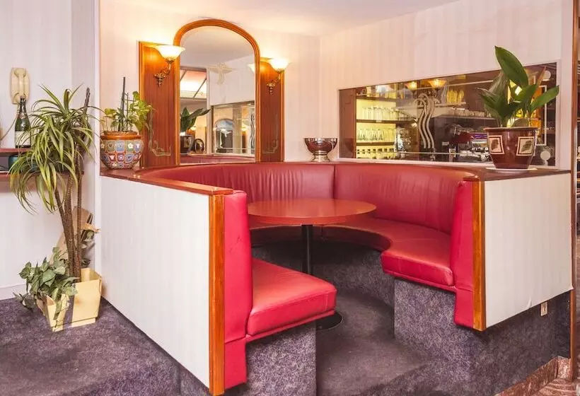 ホテル Restaurant Le César