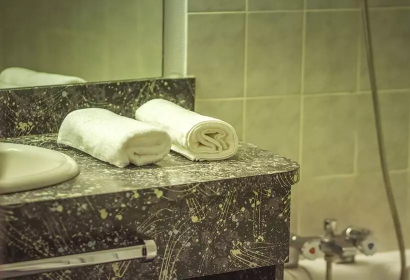 ホテル Restaurant Le César