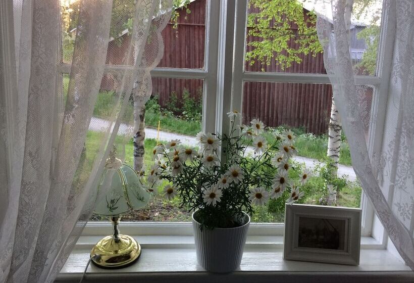 교외 호텔 Lövbergs B&b