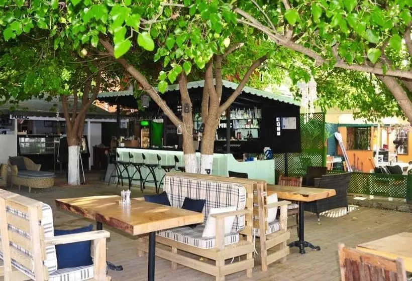 ホテル Selimiye Public