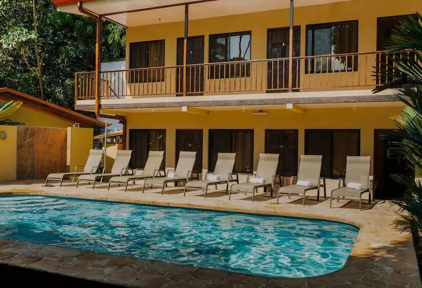 Hotelli Tropical Beach