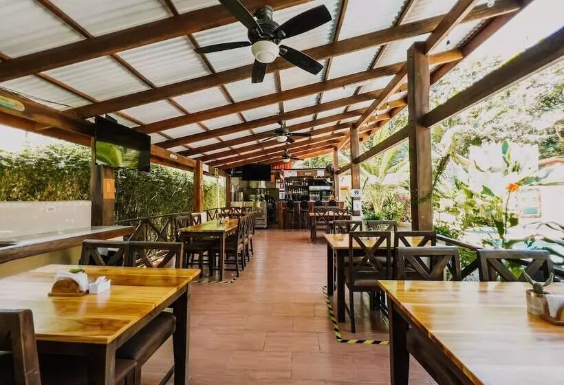 Hotelli Tropical Beach