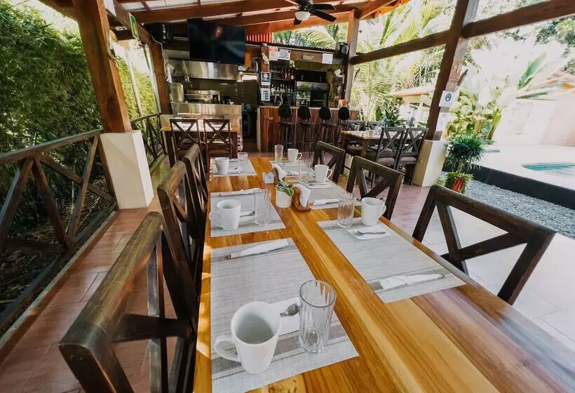 Hotelli Tropical Beach