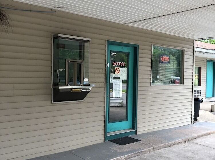 Мотель Red Maple Inn