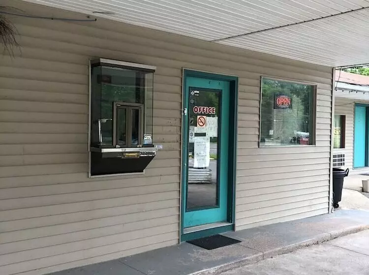 Motelli Red Maple Inn