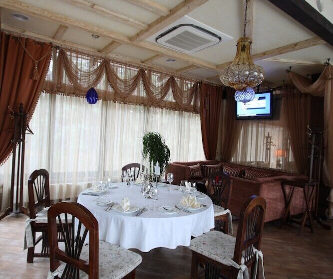 פנסיון Park Hotel Butenko Stable