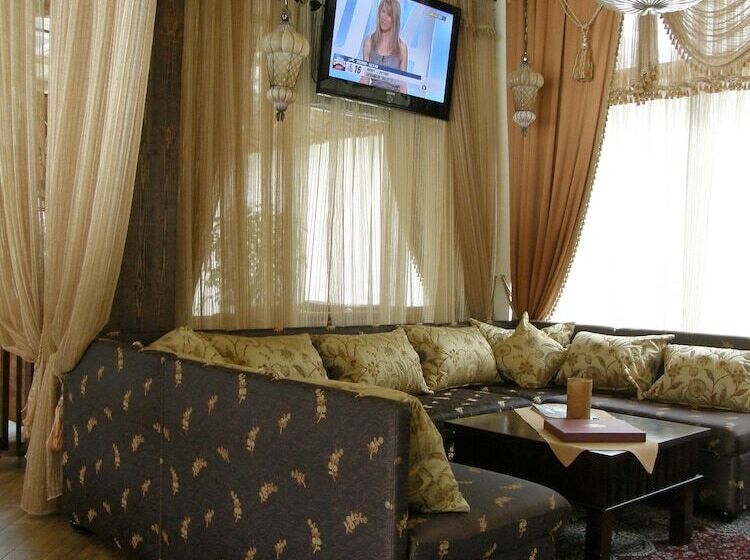 פנסיון Park Hotel Butenko Stable