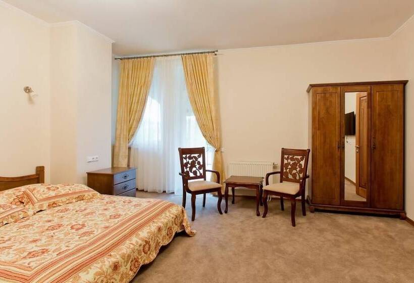 פנסיון Park Hotel Butenko Stable