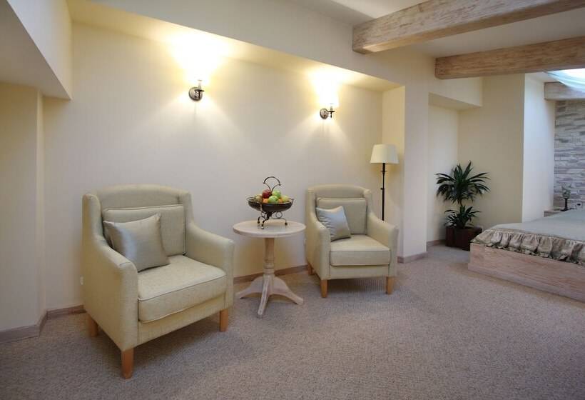 פנסיון Park Hotel Butenko Stable