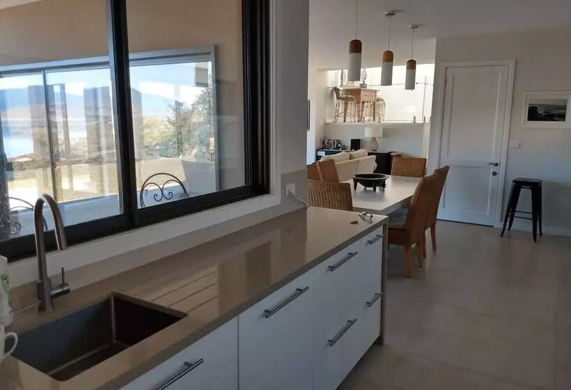 ペンション Willow Bay Lodge