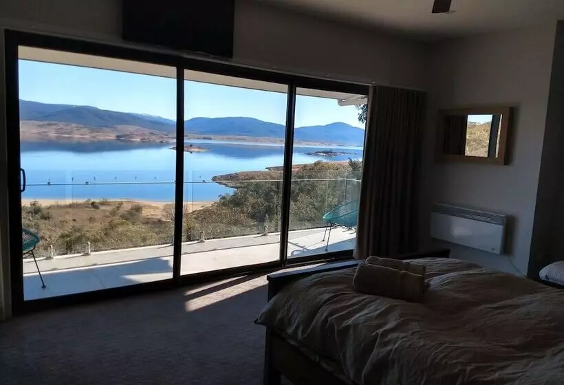 ペンション Willow Bay Lodge
