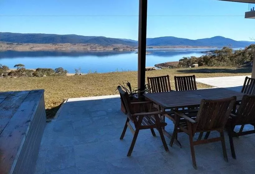 ペンション Willow Bay Lodge