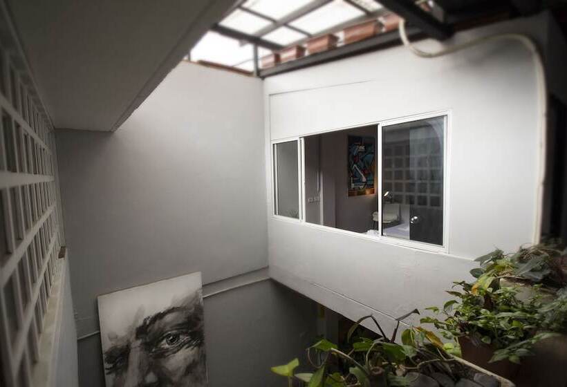 Coolto Art Lodge   Hostel