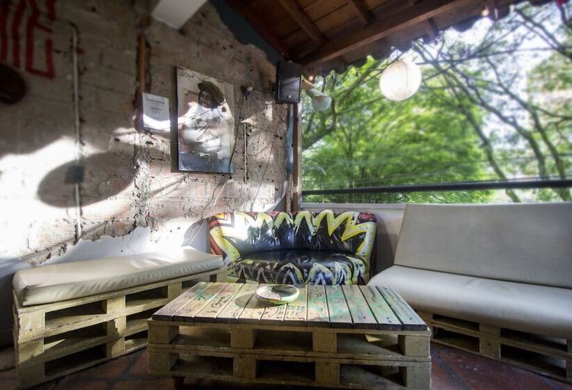 Coolto Art Lodge   Hostel