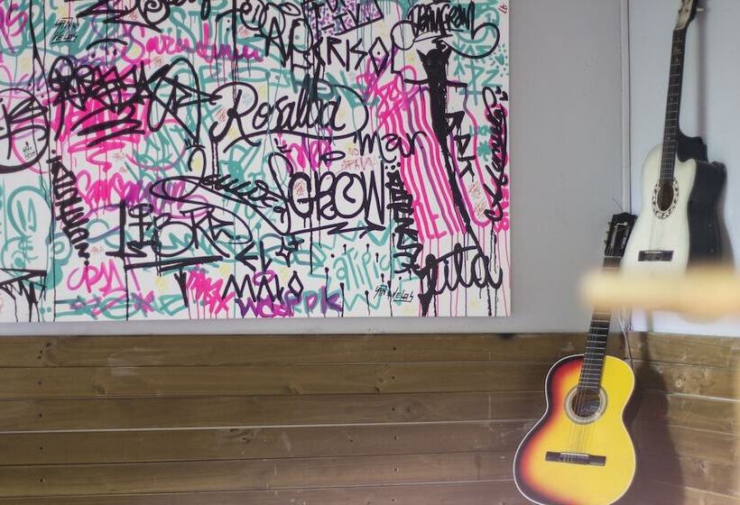 Coolto Art Lodge   Hostel