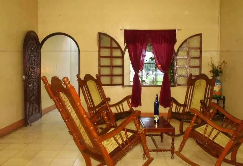 El Punche De Oro Guest House   Hostel