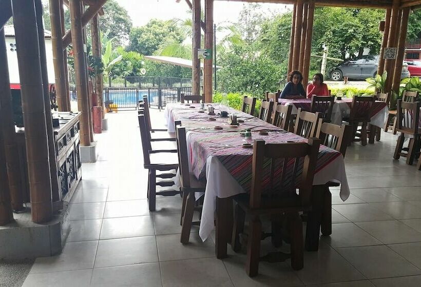 Hostal Portal Del Samán