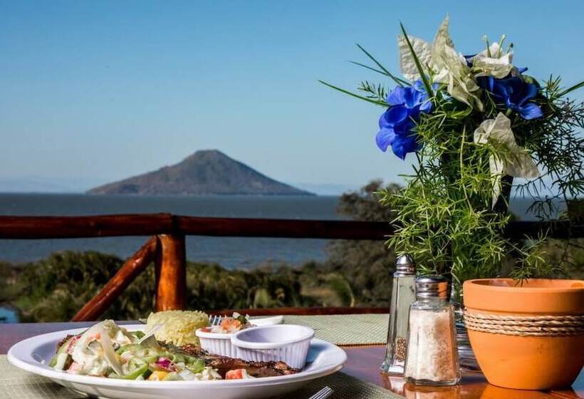 هتل Momotombo Lake Resort & Villas