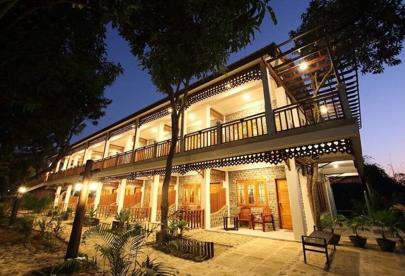 هتل Salay River View Inn