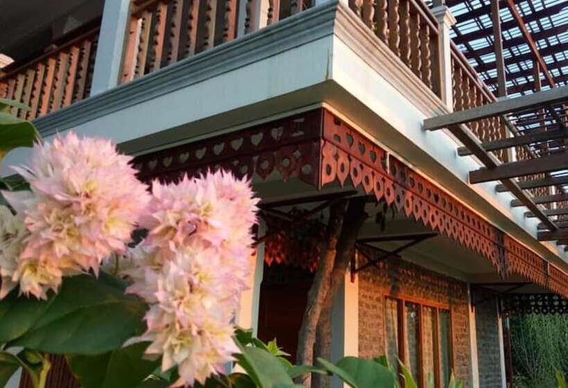 هتل Salay River View Inn